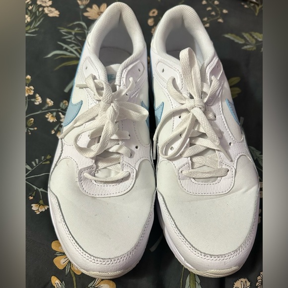 Women’s Nike air shoes - Picture 2 of 4